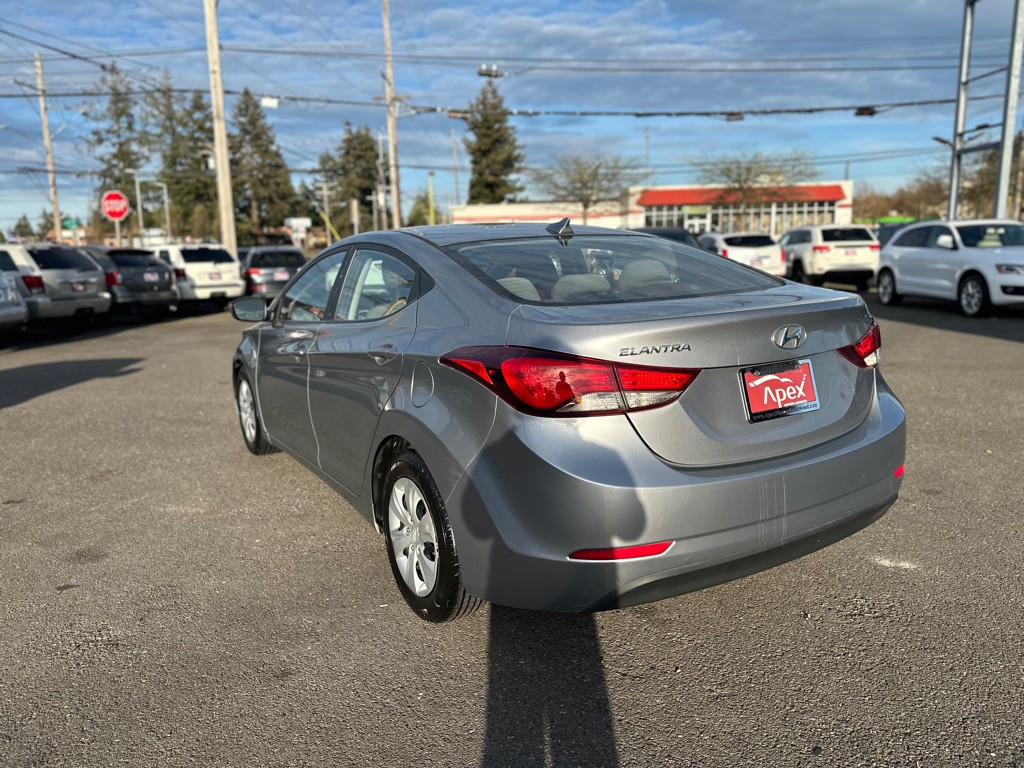 2016 Hyundai Elantra Image 8