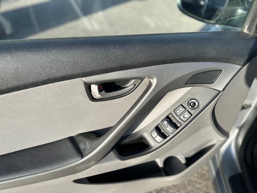 2016 Hyundai Elantra Image 10