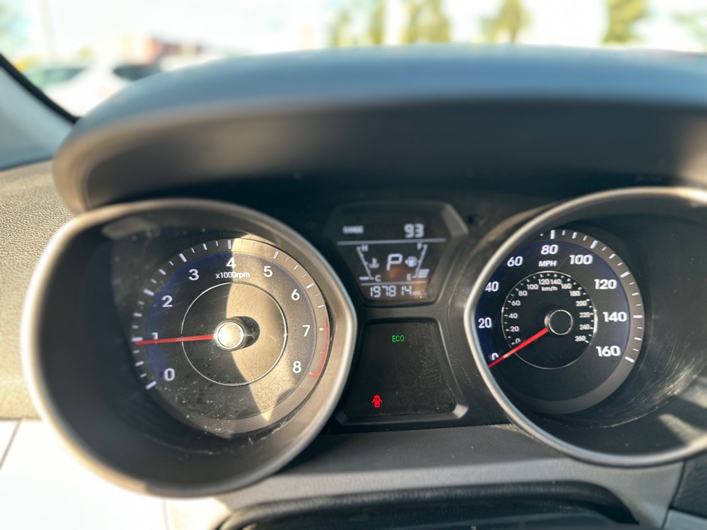2016 Hyundai Elantra Image 13