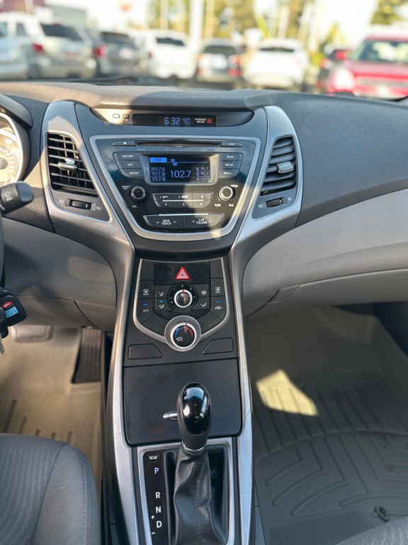 2016 Hyundai Elantra Image 15