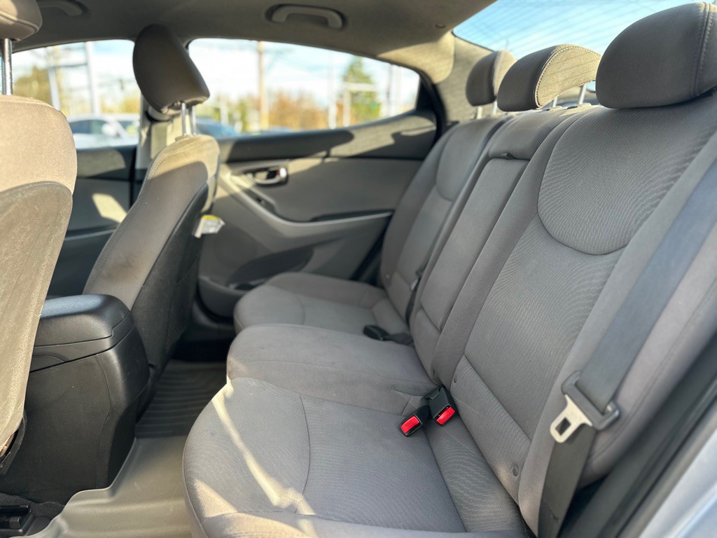 2016 Hyundai Elantra Image 17