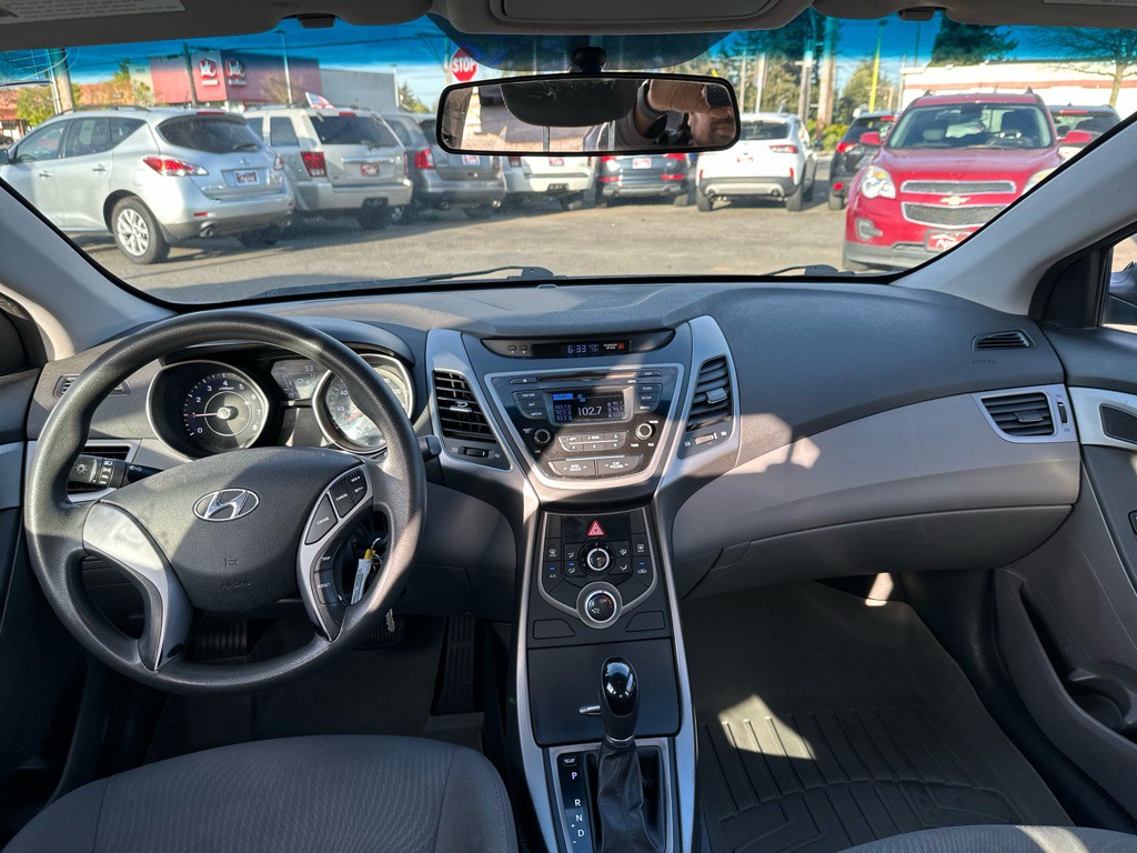 2016 Hyundai Elantra Image 18