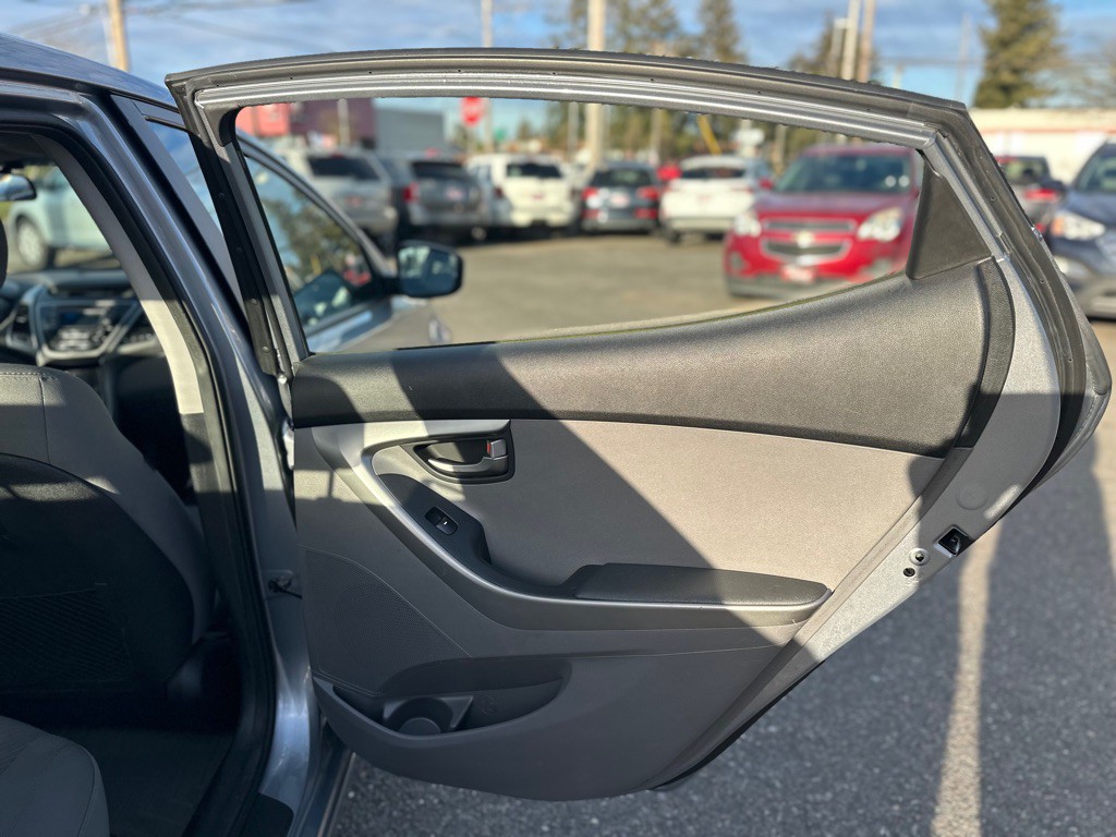 2016 Hyundai Elantra Image 19
