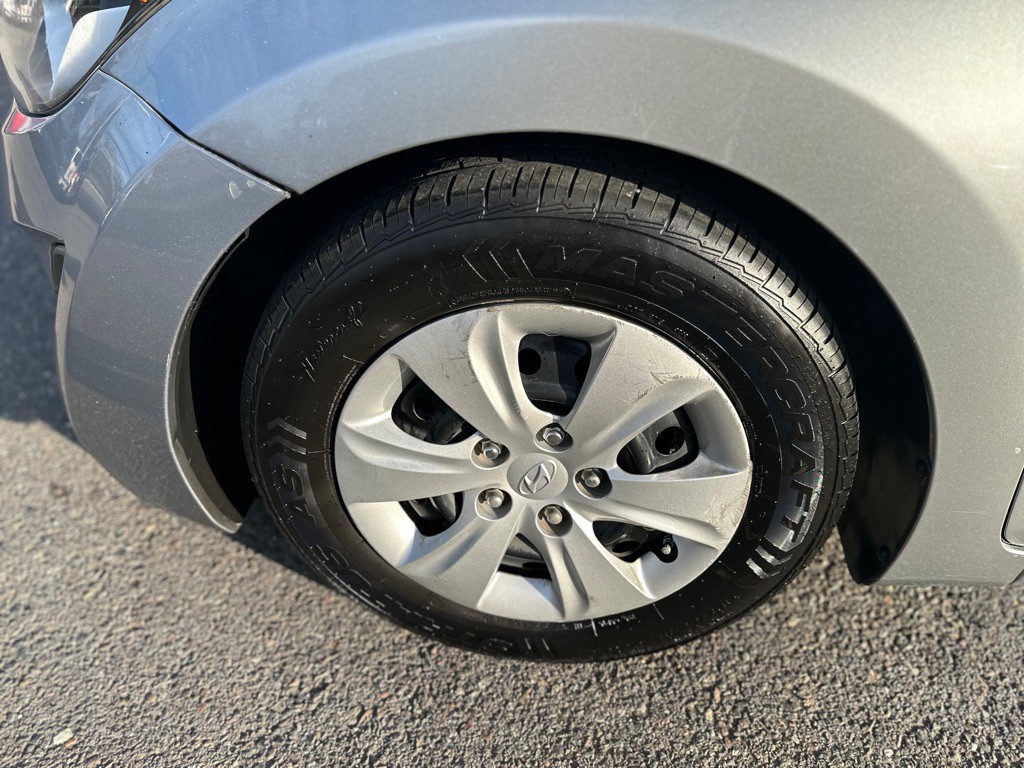 2016 Hyundai Elantra Image 24