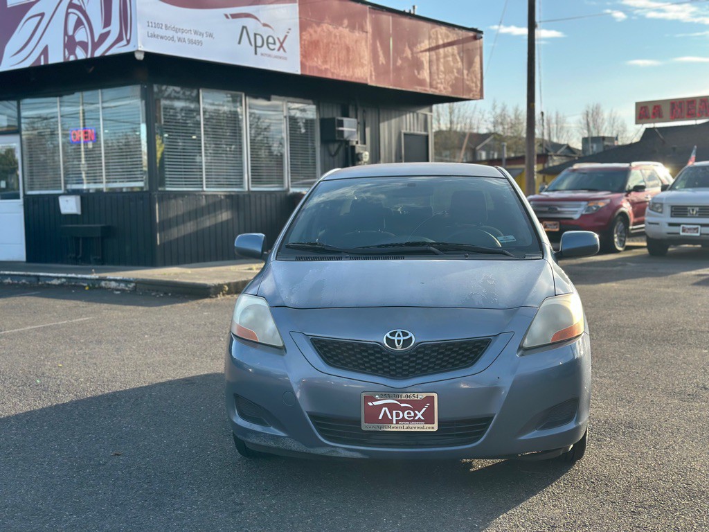 2010 Toyota Yaris Image 2