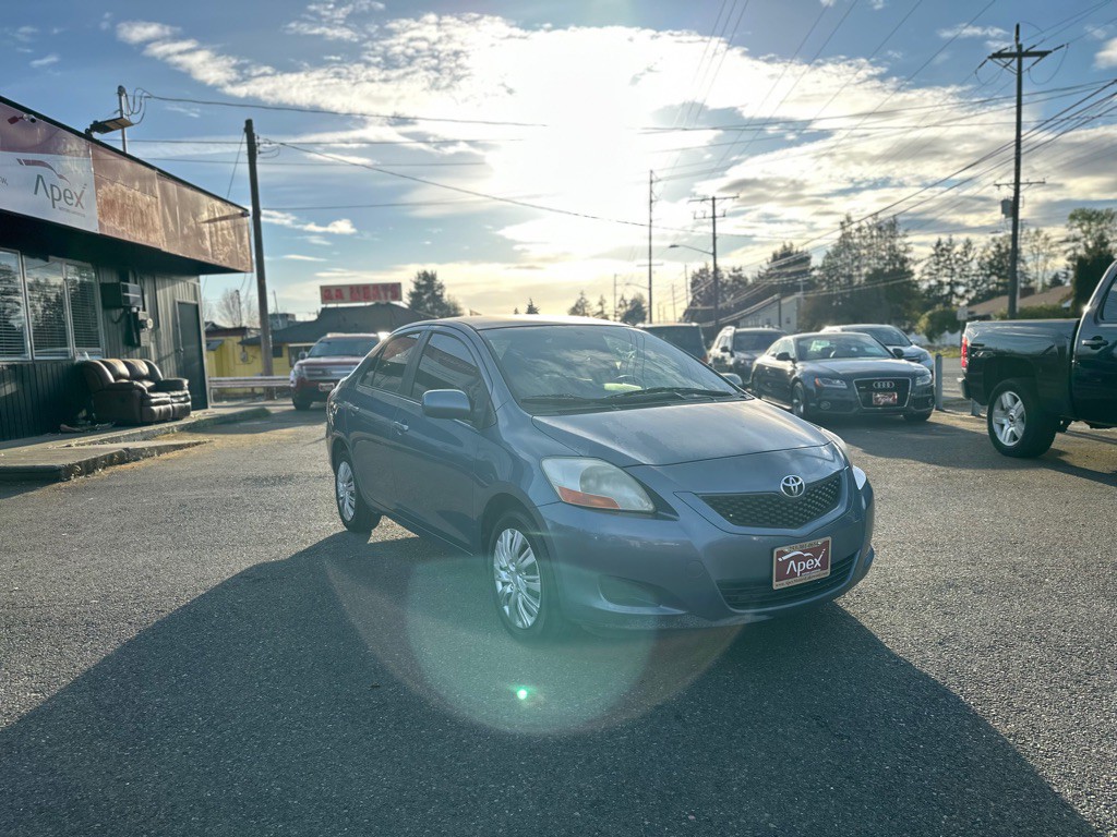 2010 Toyota Yaris Image 3