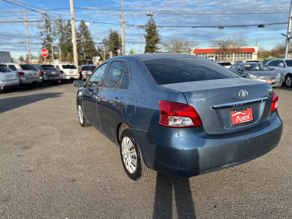 2010 Toyota Yaris Image 8