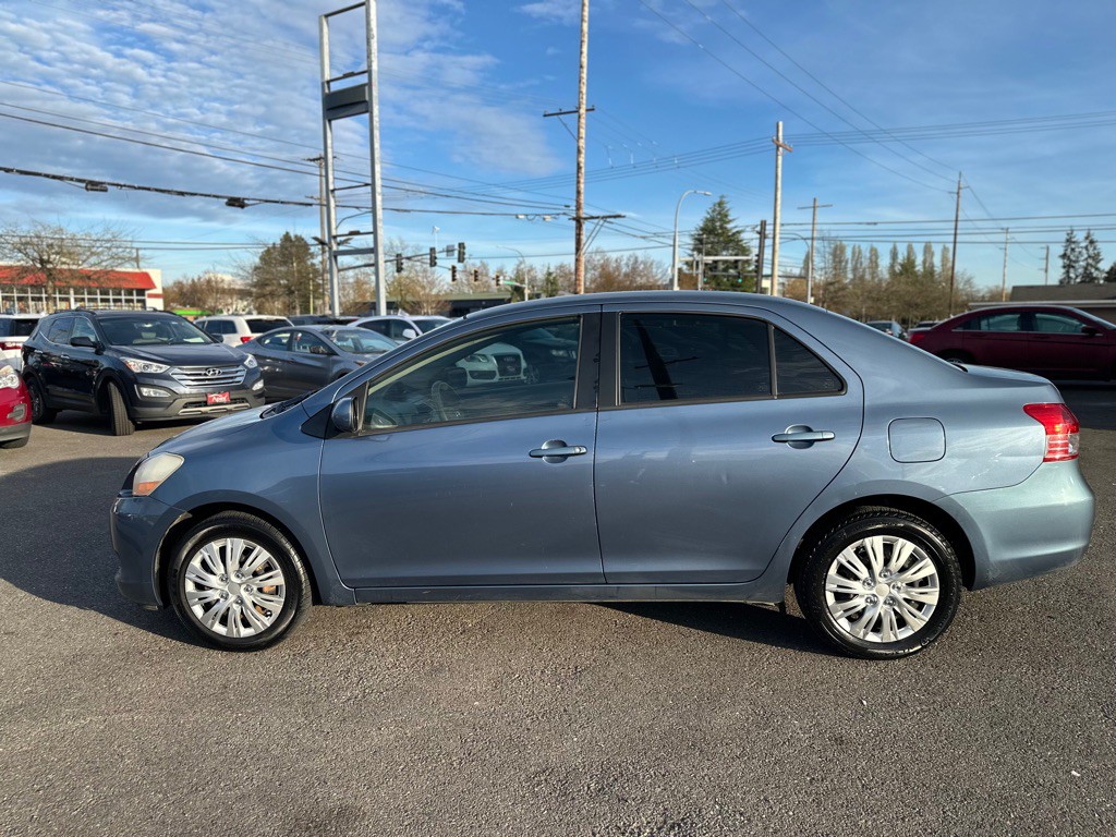 2010 Toyota Yaris Image 9