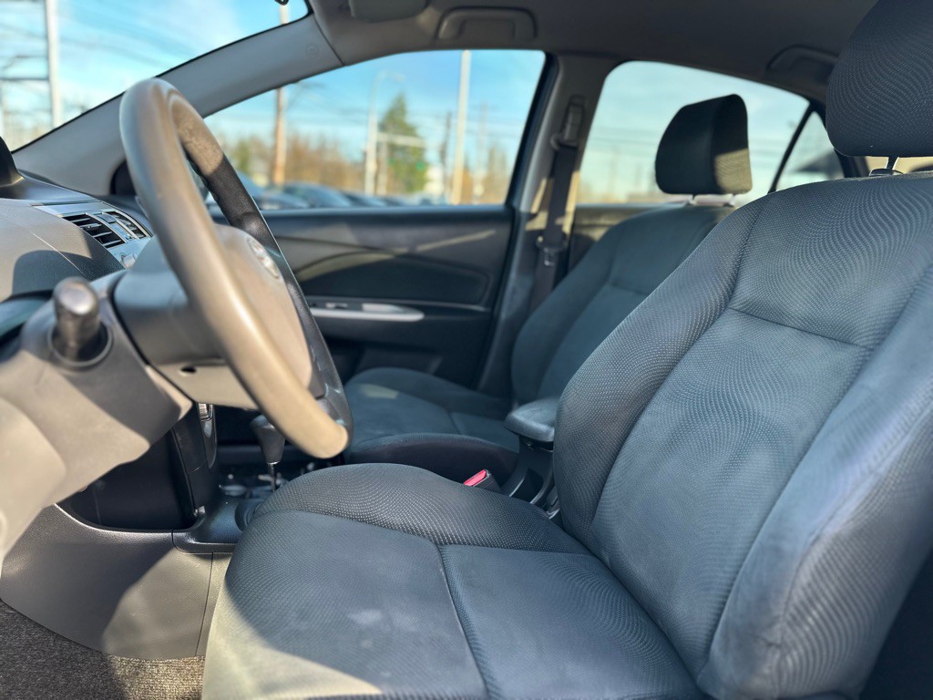 2010 Toyota Yaris Image 11