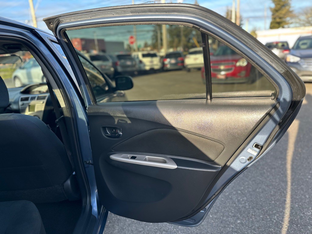 2010 Toyota Yaris Image 16