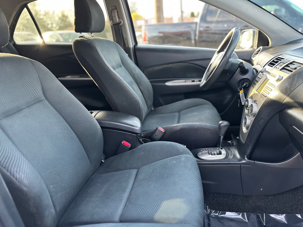 2010 Toyota Yaris Image 19