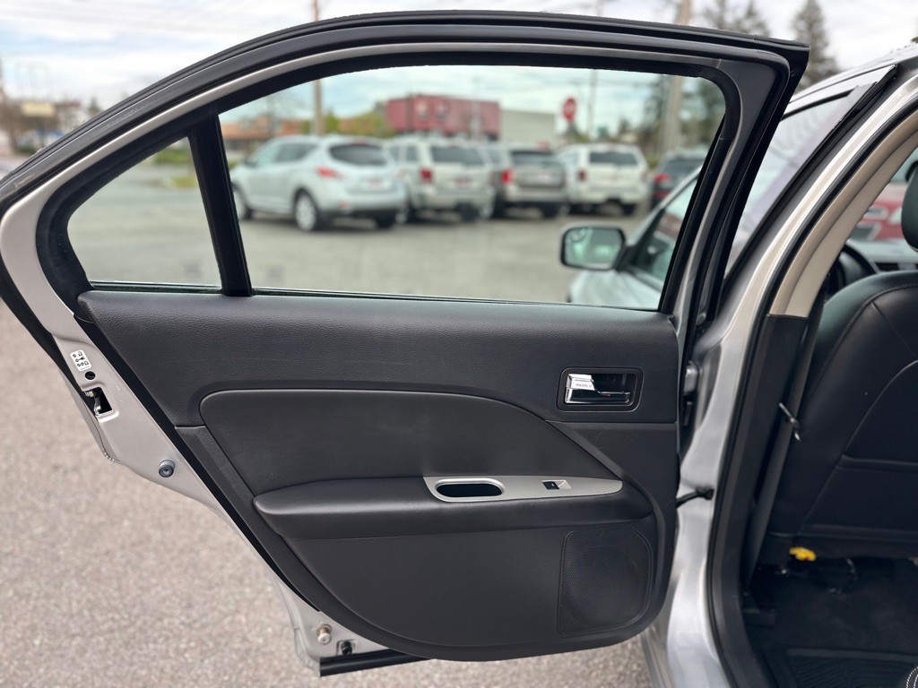 2011 Ford Fusion Image 17