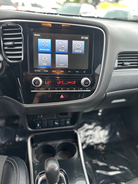 2020 Mitsubishi Outlander Image 15