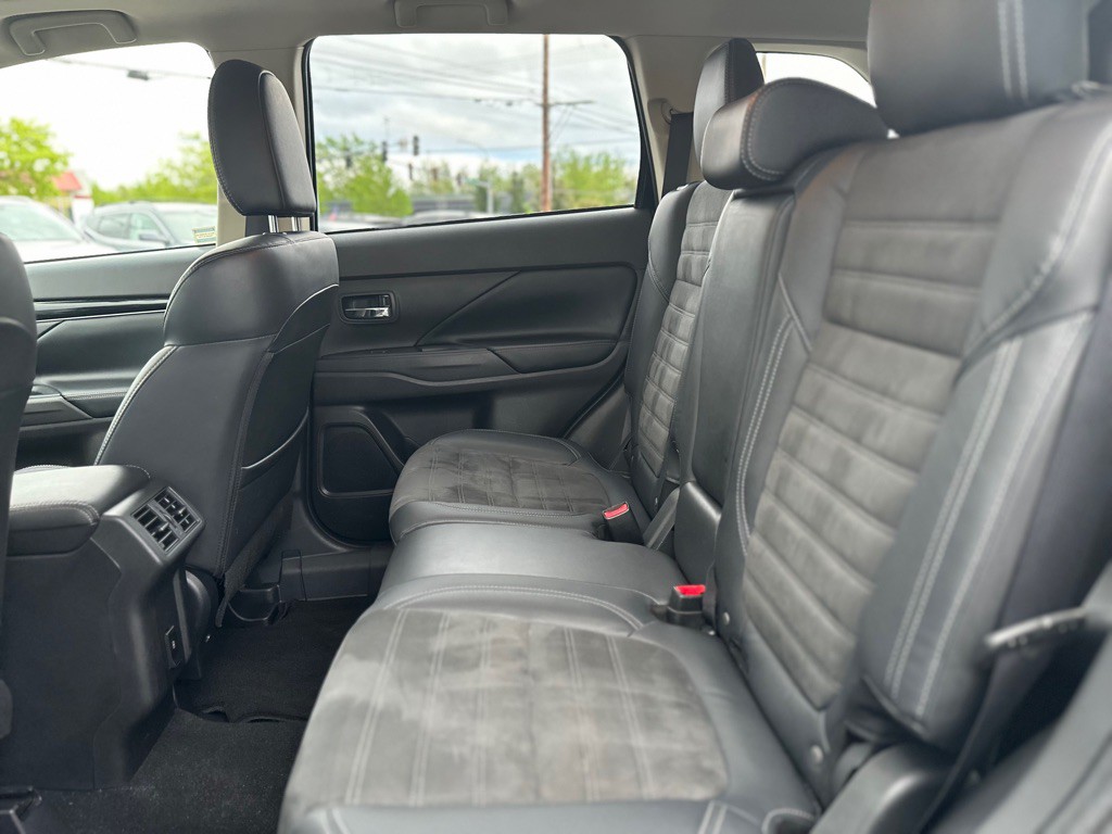 2020 Mitsubishi Outlander Image 18