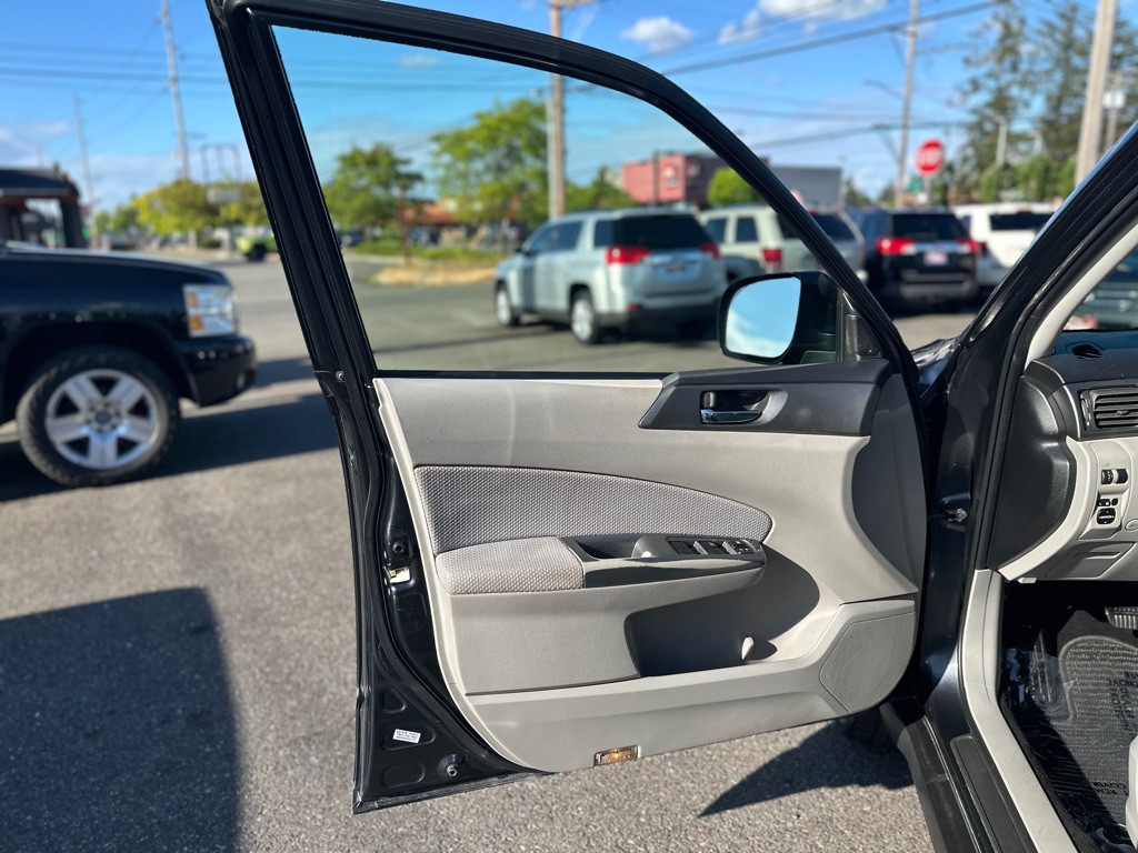 2013 Subaru Forester Image 10