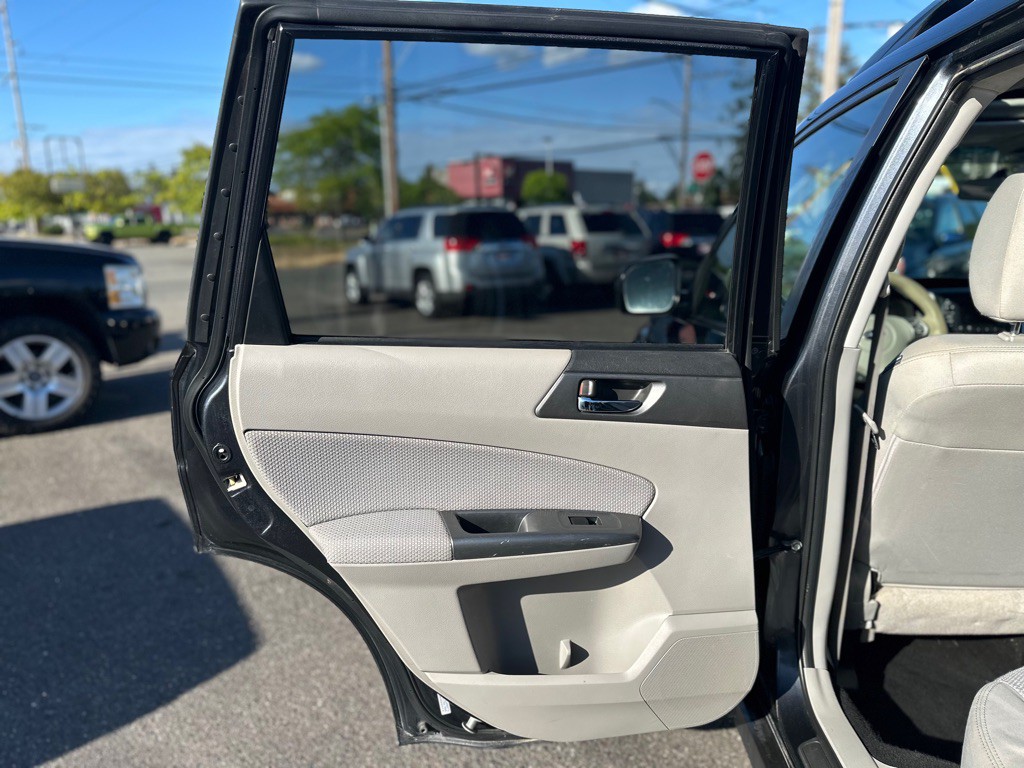 2013 Subaru Forester Image 18