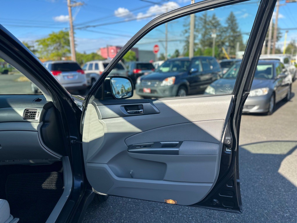 2013 Subaru Forester Image 24