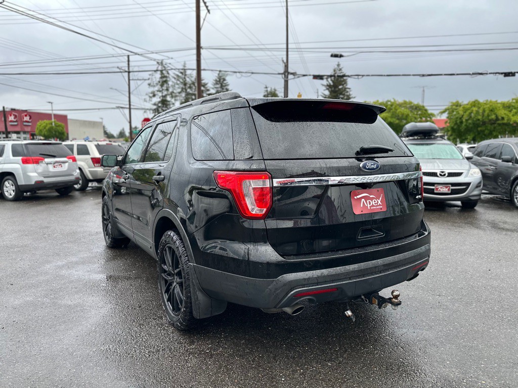 2017 Ford Explorer Image 8