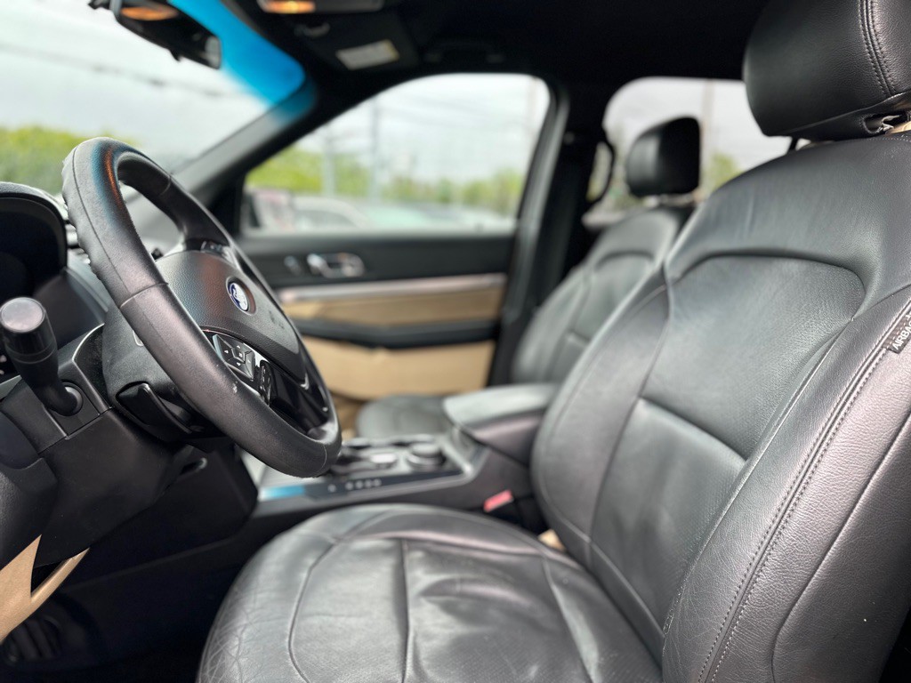 2017 Ford Explorer Image 12