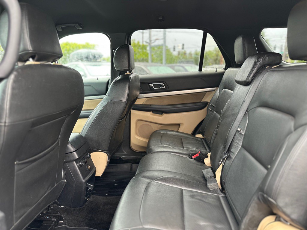 2017 Ford Explorer Image 18
