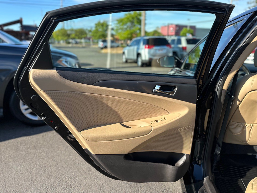 2013 Hyundai Sonata Image 19