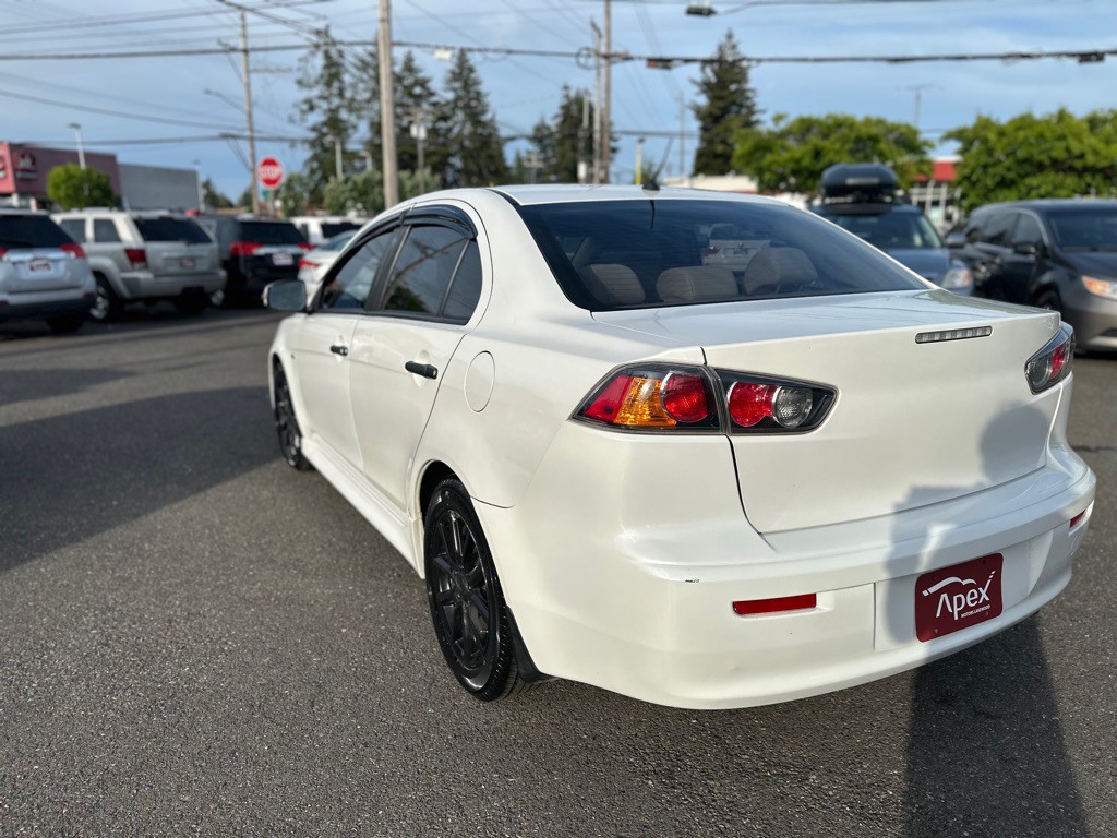 2016 Mitsubishi Lancer Image 8