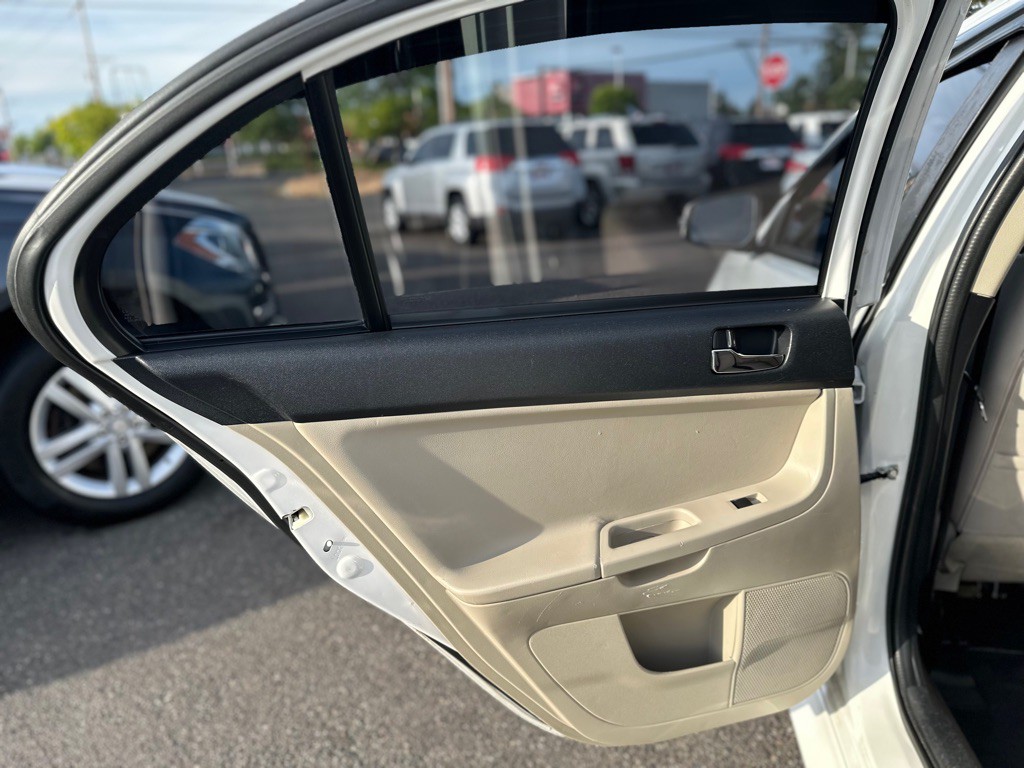 2016 Mitsubishi Lancer Image 17