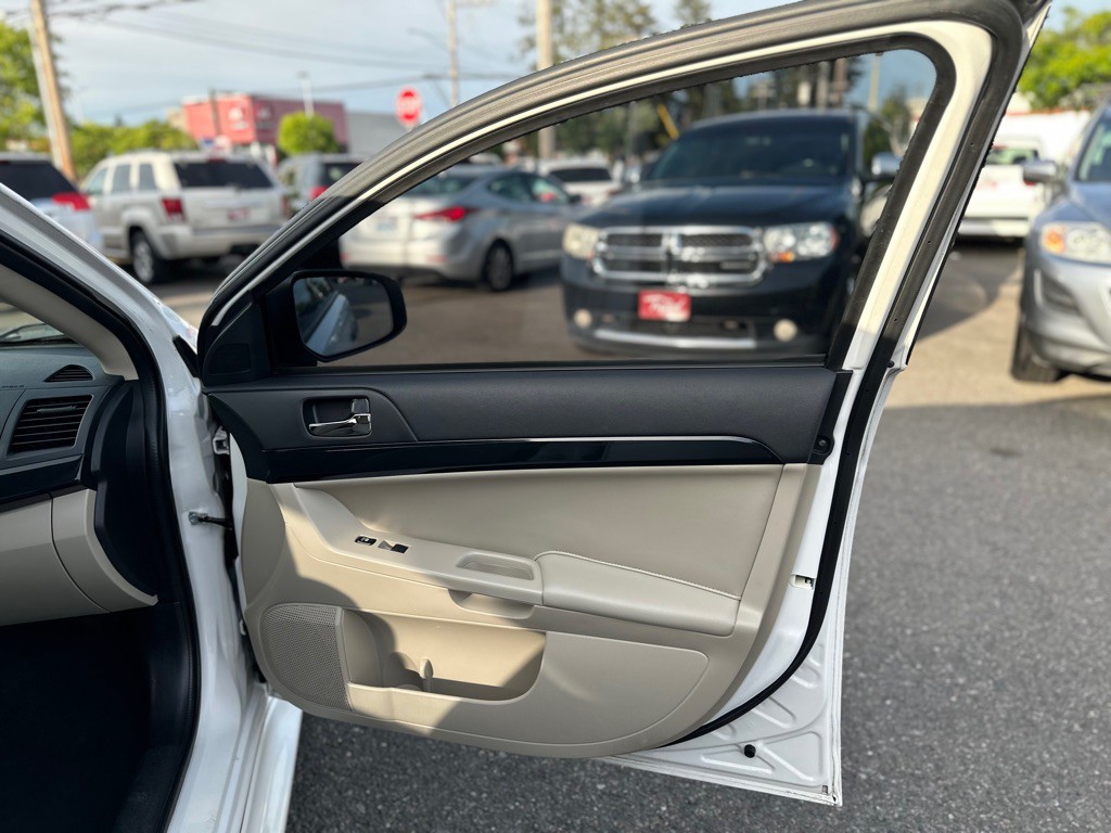 2016 Mitsubishi Lancer Image 22