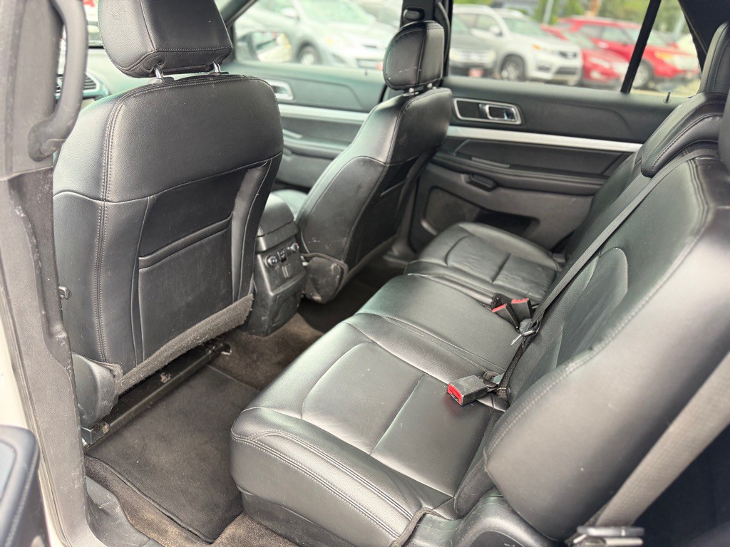 2016 Ford Explorer Image 15