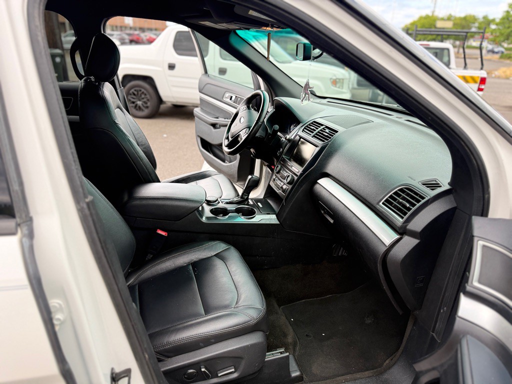 2016 Ford Explorer Image 21