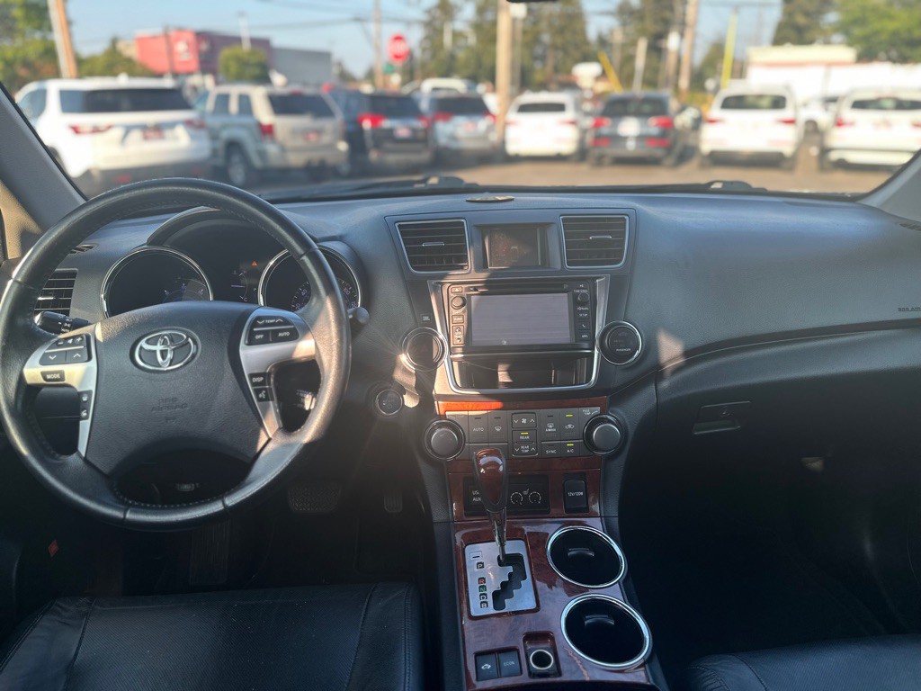 2013 Toyota Highlander Image 22
