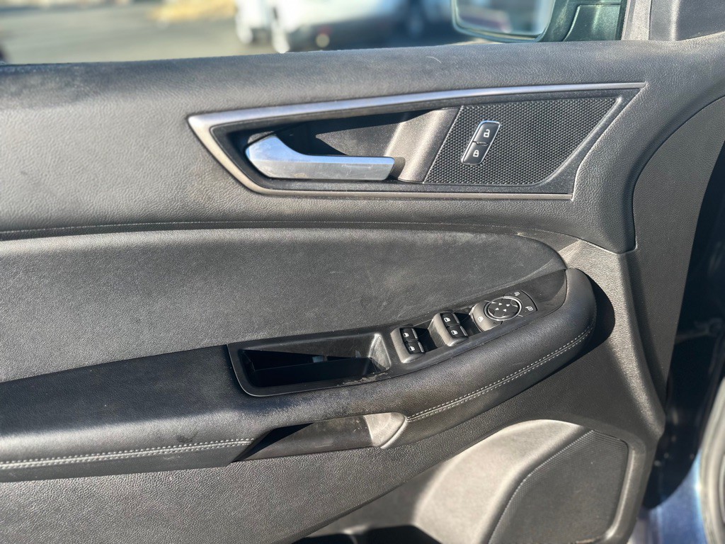 2017 Ford Edge Image 11