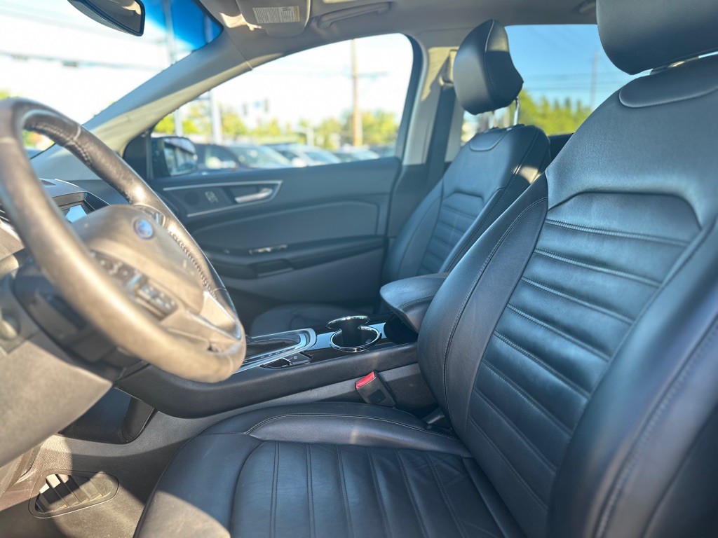 2017 Ford Edge Image 12
