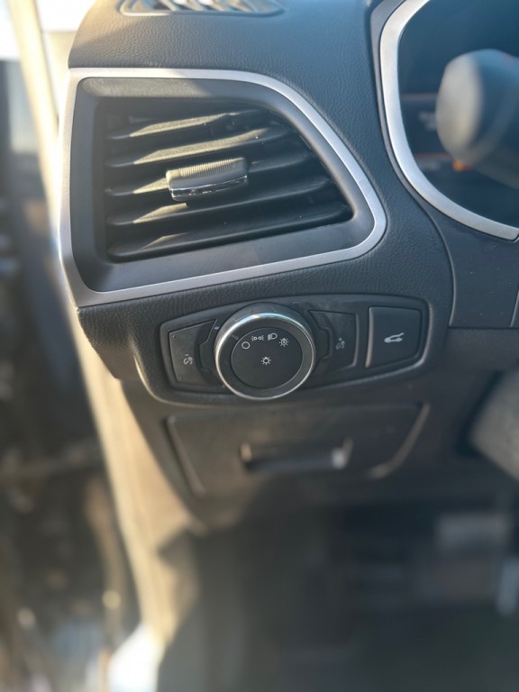 2017 Ford Edge Image 13