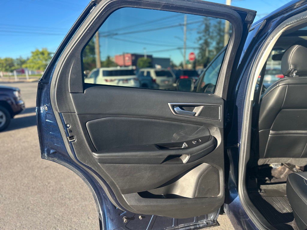 2017 Ford Edge Image 18