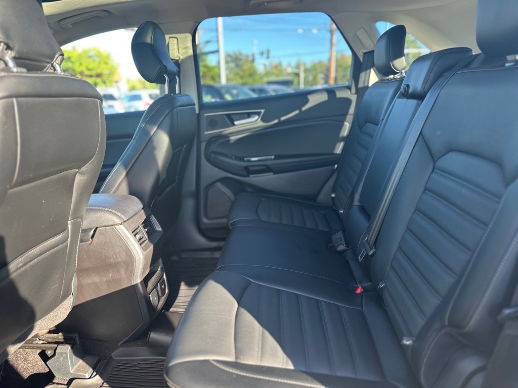 2017 Ford Edge Image 19