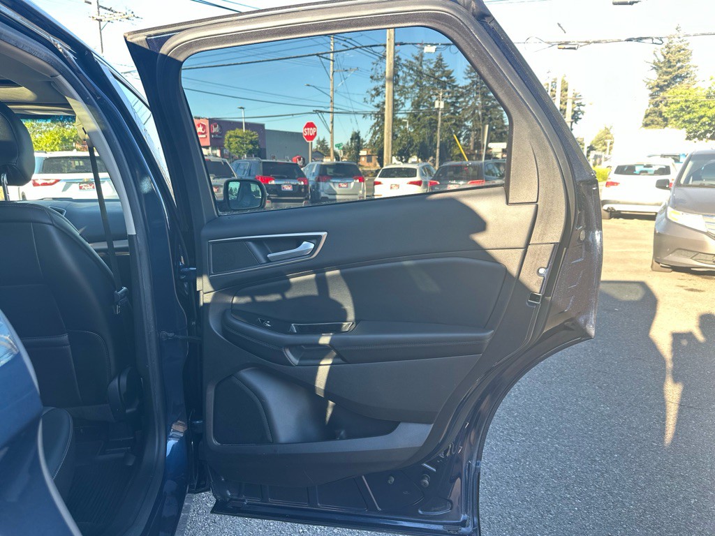 2017 Ford Edge Image 23