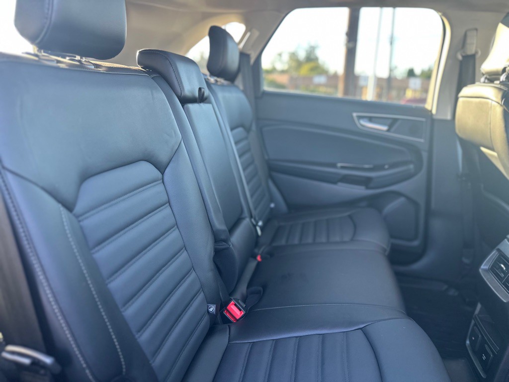 2017 Ford Edge Image 24