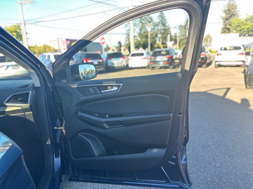2017 Ford Edge Image 25