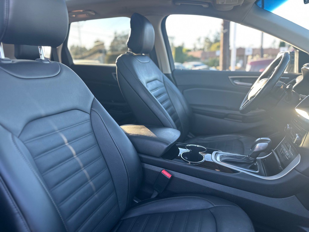 2017 Ford Edge Image 26