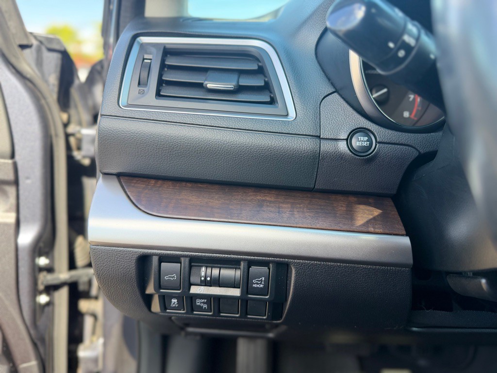 2017 Subaru Outback Image 16