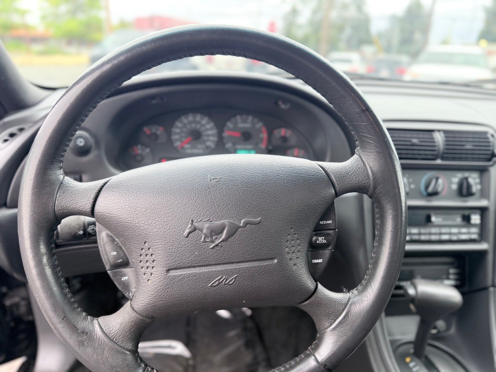 2000 Ford Mustang Image 13
