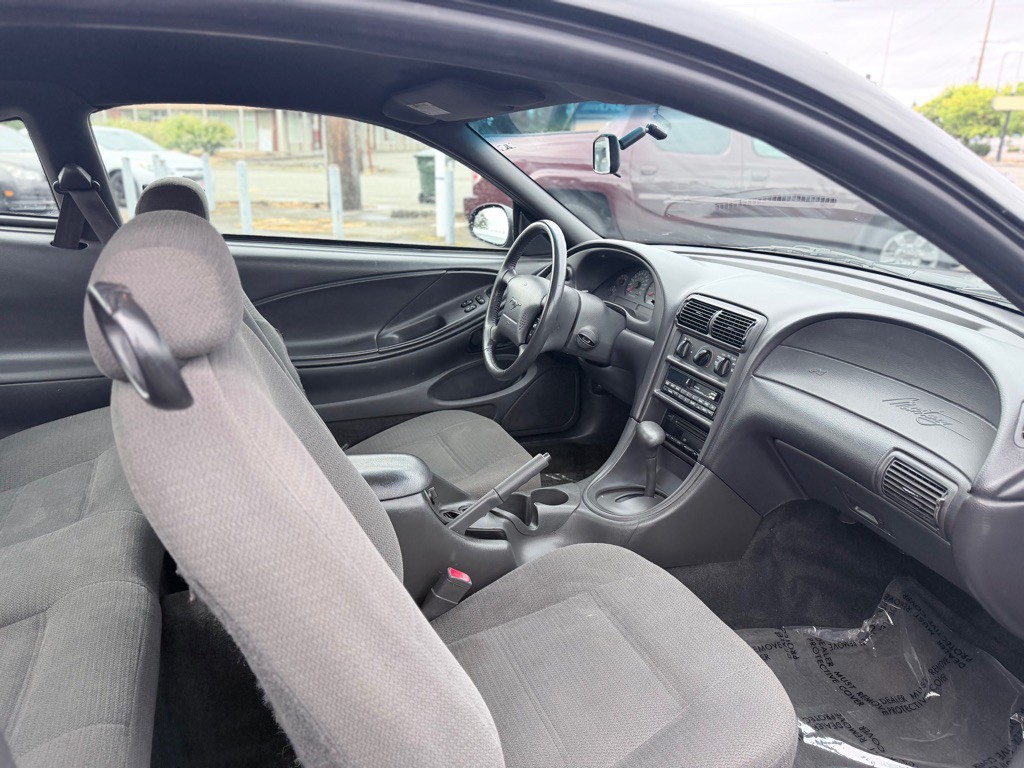 2000 Ford Mustang Image 18