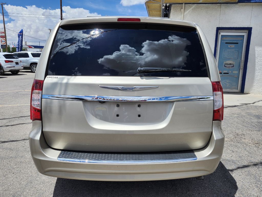 2016 Chrysler Town & Country Image 4