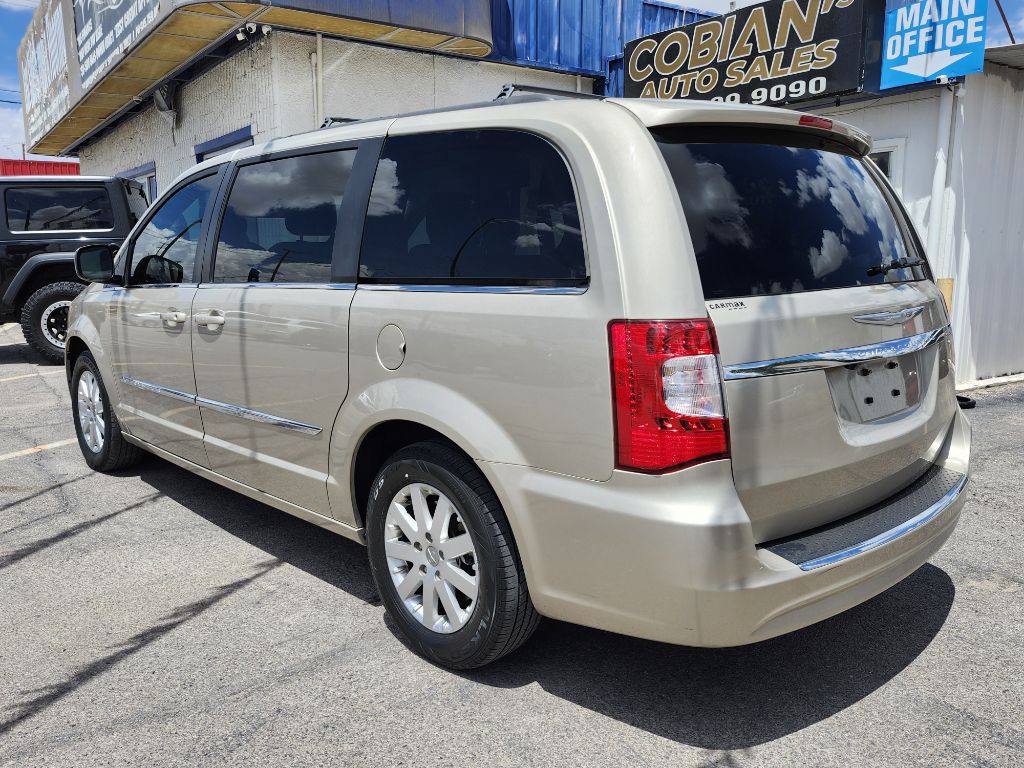 2016 Chrysler Town & Country Image 5