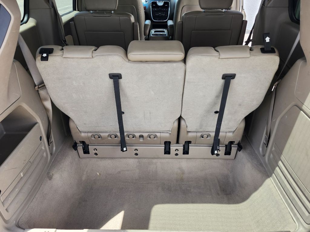 2016 Chrysler Town & Country Image 14