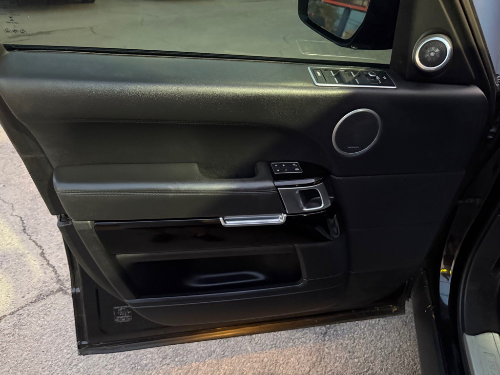 2016 Land Rover Range Rover Image 13