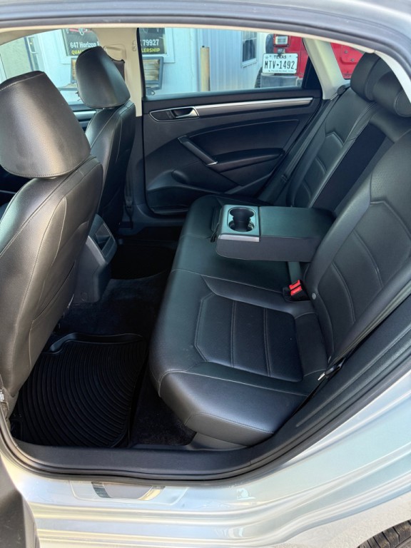 2016 Volkswagen Passat Image 10