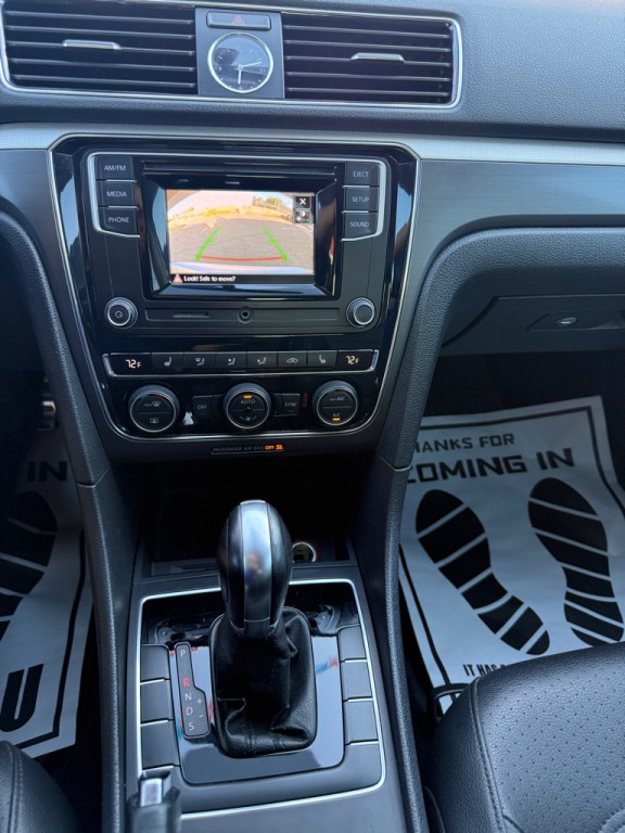2016 Volkswagen Passat Image 14