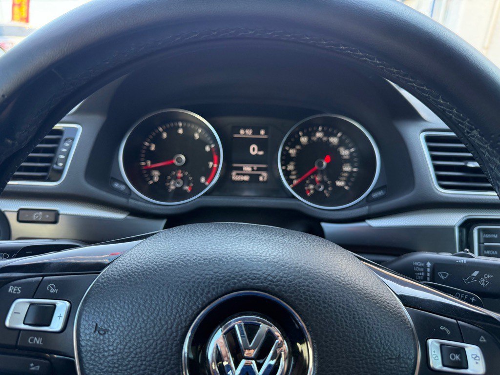 2016 Volkswagen Passat Image 15